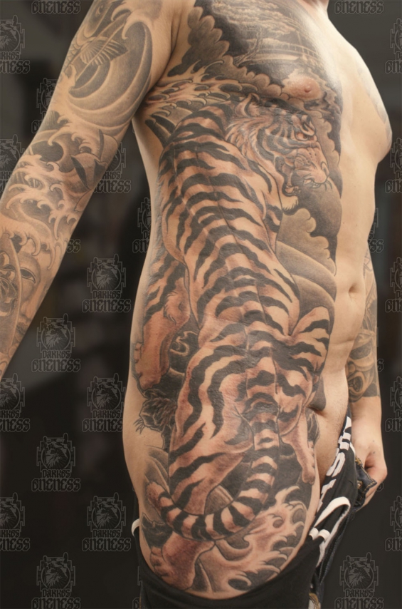 Tattoo Japanese tiger rib by Darko groenhagen