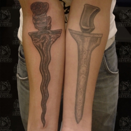 Tattoo Indonesian and indian daggers by Darko groenhagen